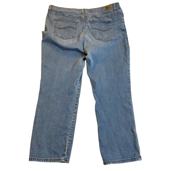 Wrangler Women's Jeans Size 18 Short Light Wash Straight Leg - Picture 2 of 10